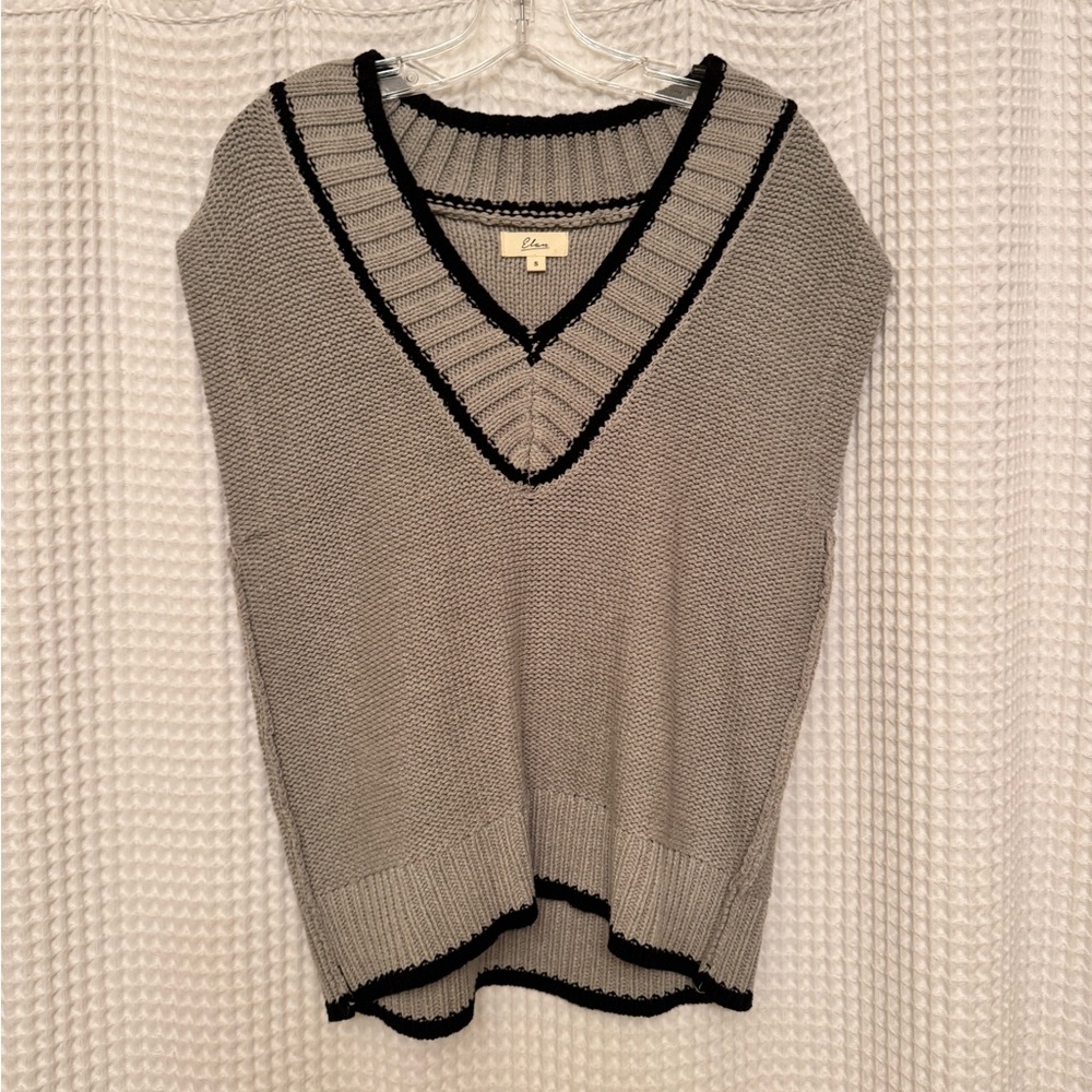 Elan oversized Gray V-Neck Sweater with Black Accents